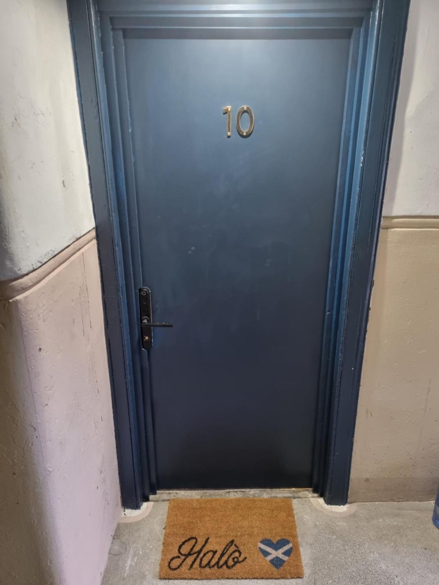 The Rail & Ferry Den Apartment Oban Exterior photo